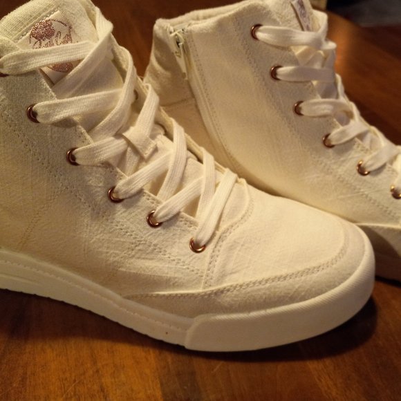 Roxy Shoes - Roxy surf white hightop shoes with hidden wedge